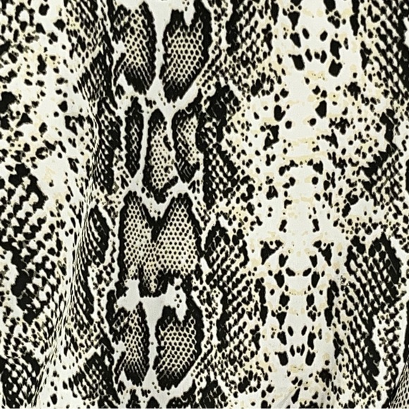 Streetwear Society snakeskin print crop top faux button down 3/4 Sleeve size M - Picture 6 of 15